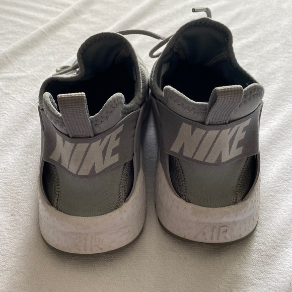 Nike Shoes - Grey/White Nike Air Huarache.